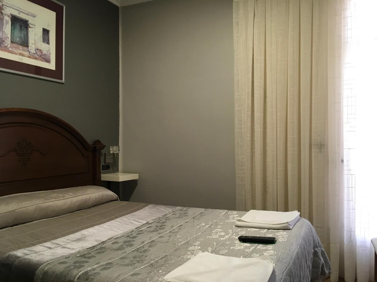 Pension La Redonda Логроньо Экстерьер фото